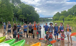 Moran Ochman lab group before kayaking