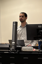 Image of Erick Motta speaking